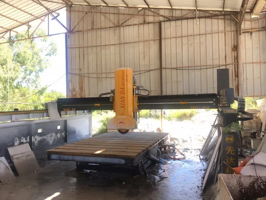 Zdqj-450 / 600 / 700 Rotary Tilt Table Stone Cutting Machine Bridge Saw