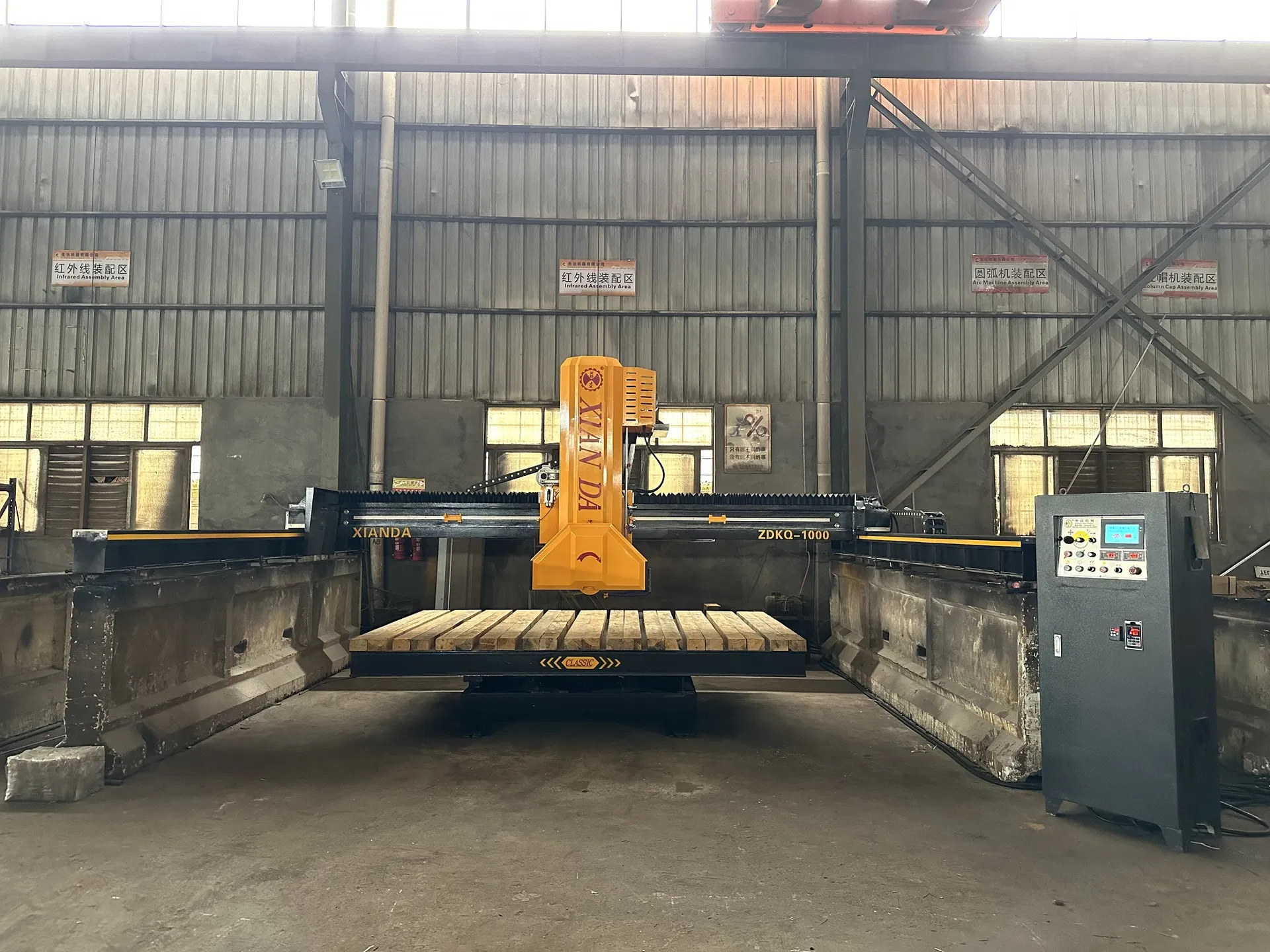 Xianda Four Column Bridge Cutter Machine for Cutting Thick Slab and Curbstone